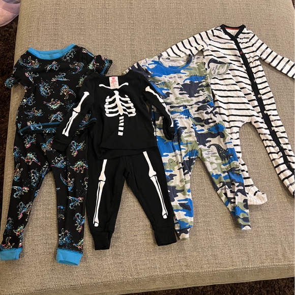 Misc. 12-18 month any 1 2T pajamas four pairs - Picture 1 of 5